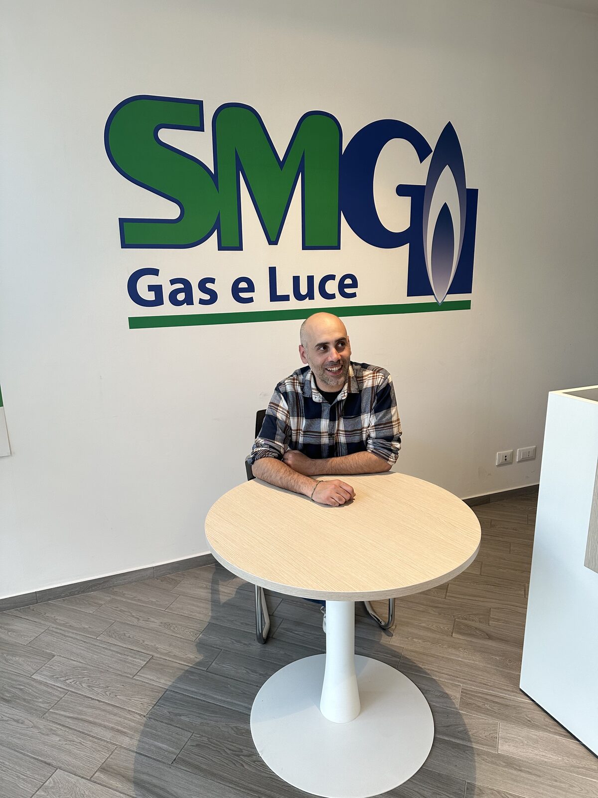 Operatore SMG Gas e Luce allo sportello
